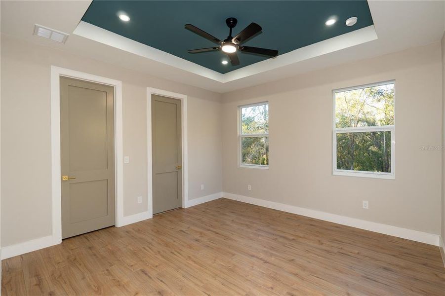 Spacious, unfurnished interior of a new home in , Tampa (Image 37).