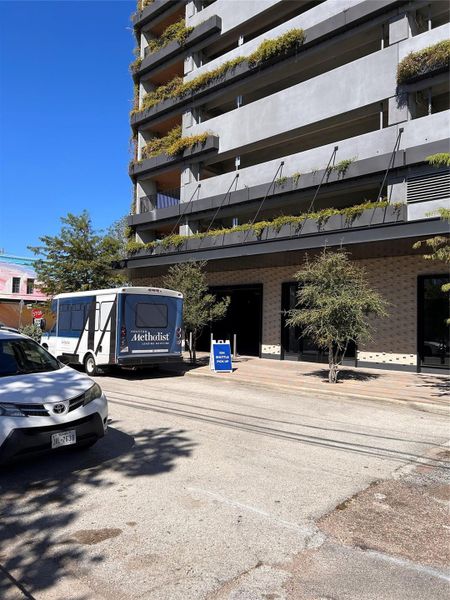 Condo located in Houston, TX showcasing its design and architecture (Image 6).