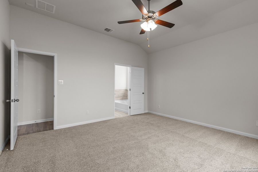 Spacious, unfurnished interior of a new home in Hunter's Ranch, San Antonio (Image 18). Spacious, unfurnished interior of a new home in Hunter's Ranch, San Antonio (Image 18).