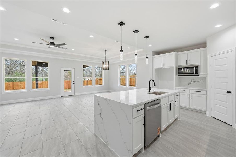 Furnished interior view inside a new home in , Corsicana (Image 7).