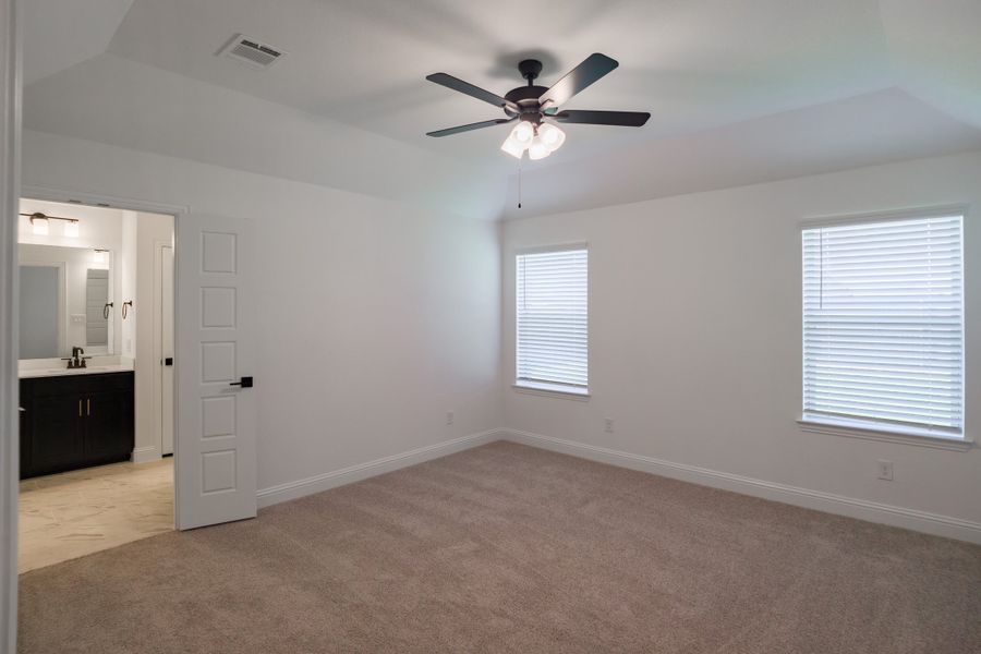 Spacious, unfurnished interior of a new home in Goodland, Venus (Image 17).