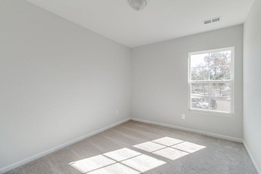 Spacious, unfurnished interior of a new home in Astoria, Columbia (Image 27).