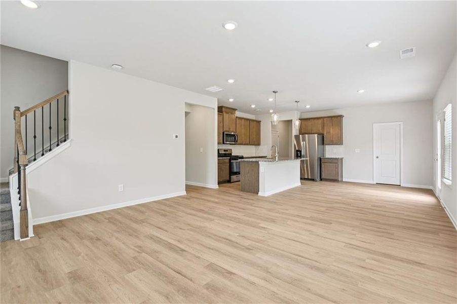 Spacious, unfurnished interior of a new home in Ivey Township, Dallas (Image 19).
