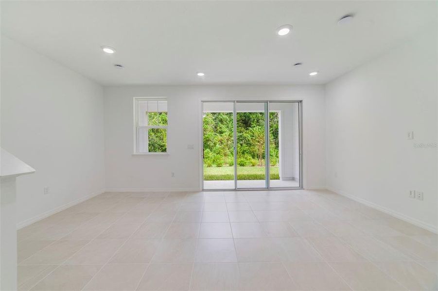 Spacious, unfurnished interior of a new home in Towns at Greenleaf, Oviedo (Image 30).