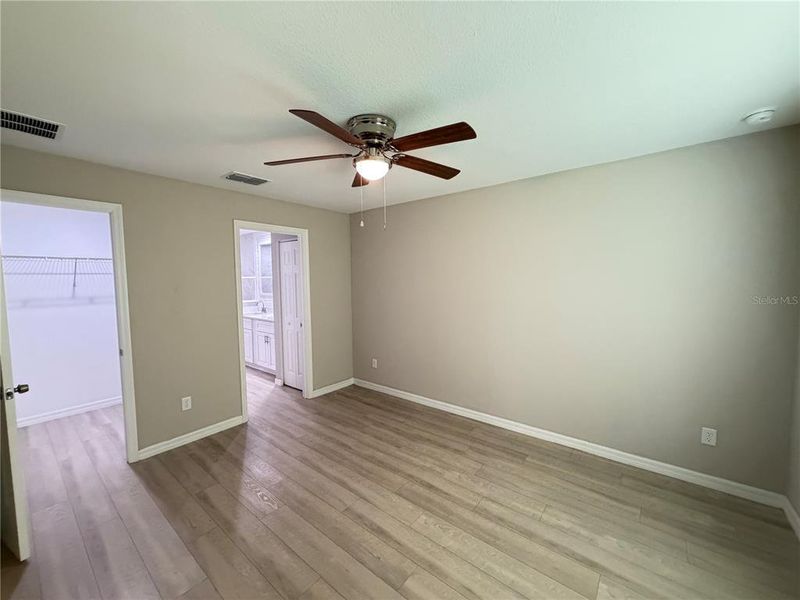 Spacious, unfurnished interior of a new home in , Ocala (Image 8).