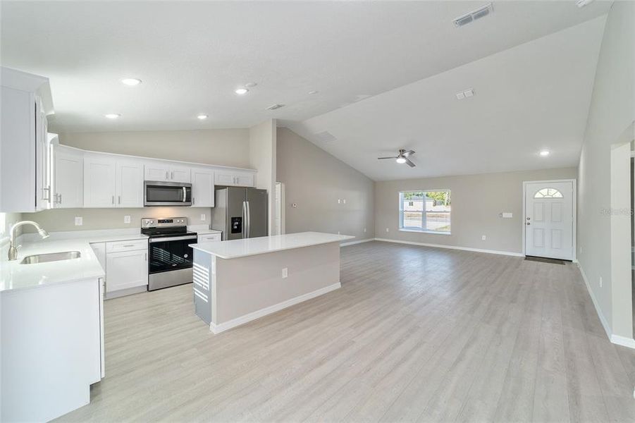 Furnished interior view inside a new home in , Ocklawaha (Image 18).