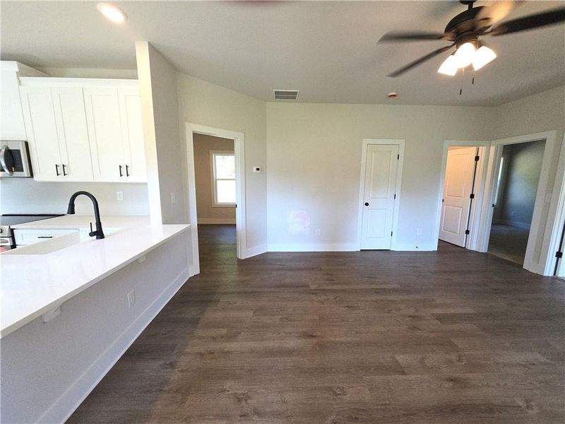 Spacious, unfurnished interior of a new home in , Dallas (Image 15).