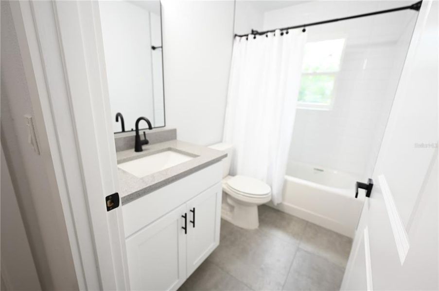 Furnished interior view inside a new home in , Dunnellon (Image 7).