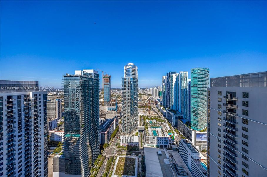 Exterior details and patio area of a home in , Miami (Image 21).