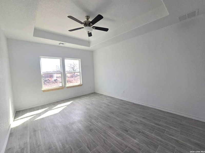 Spacious, unfurnished interior of a new home in , Natalia (Image 19).
