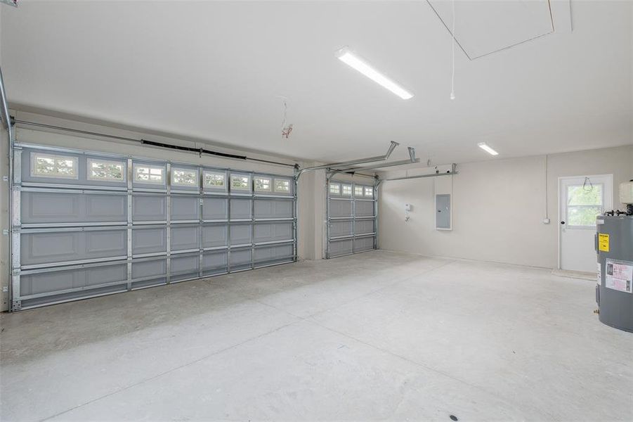 Spacious, unfurnished interior of a new home in , Homosassa (Image 20).