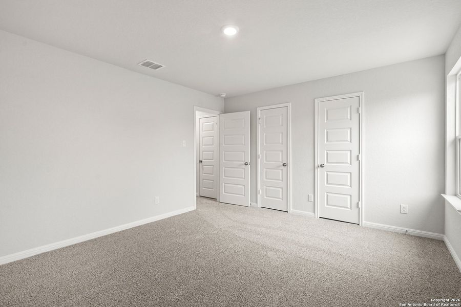Spacious, unfurnished interior of a new home in Cinco Lakes, San Antonio (Image 22).