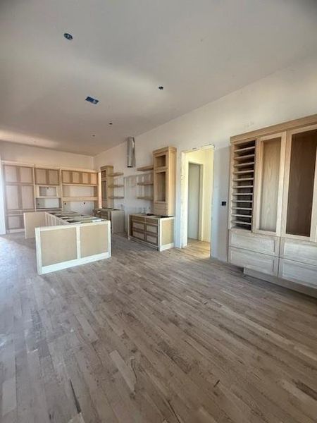 Kitchen to offer ice maker, 6 burner gas cooktop, built in refrigerator, microwave and more.