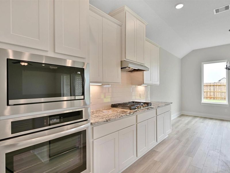 Furnished interior view inside a new home in Lago Mar, Texas City (Image 10).