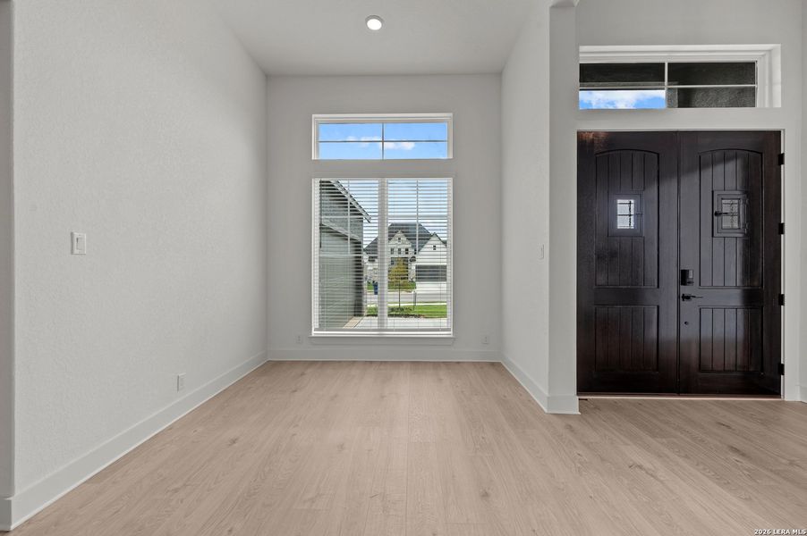 Spacious, unfurnished interior of a new home in Mesa Western, Cibolo (Image 16).