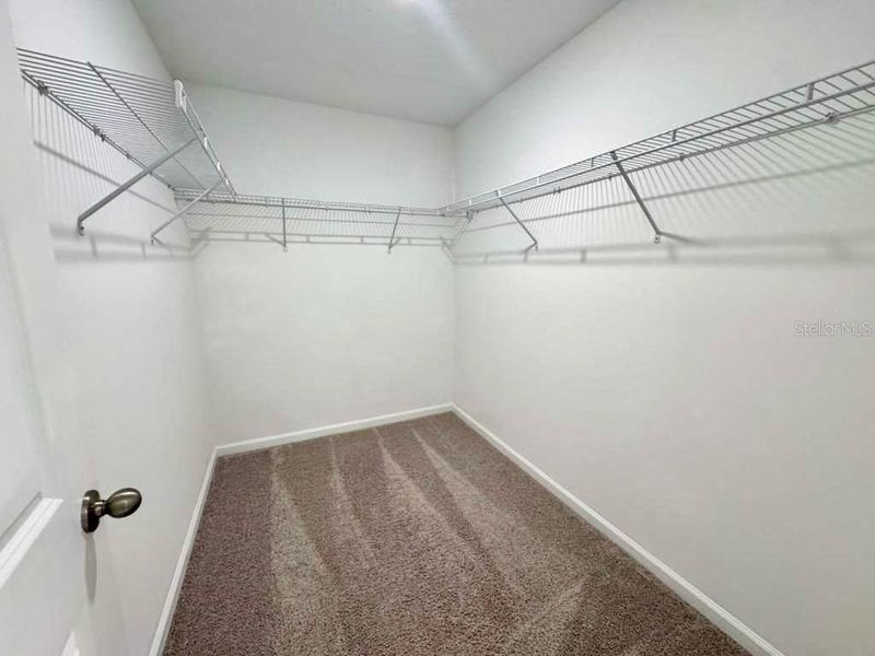 Spacious, unfurnished interior of a new home in , St. Cloud (Image 14).