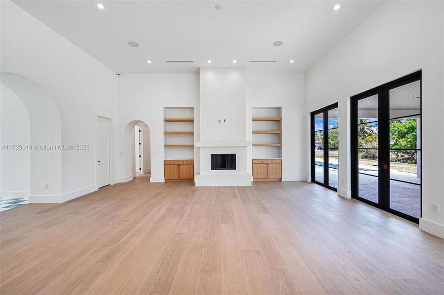 Spacious, unfurnished interior of a new home in , Pinecrest (Image 13).