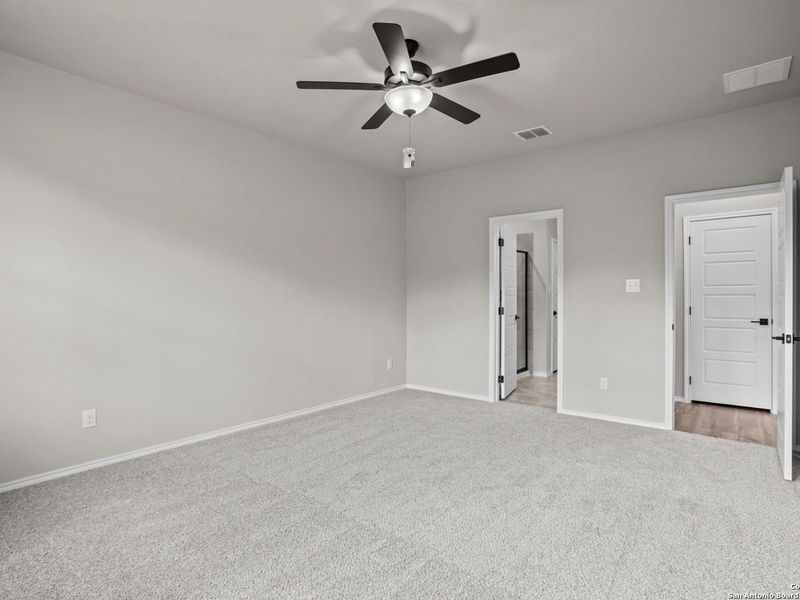 Spacious, unfurnished interior of a new home in Royal Crest, San Antonio (Image 25).