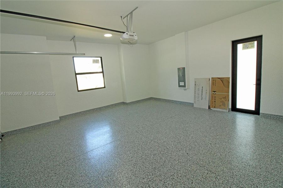 Spacious, unfurnished interior of a new home in , Lehigh Acres (Image 41).