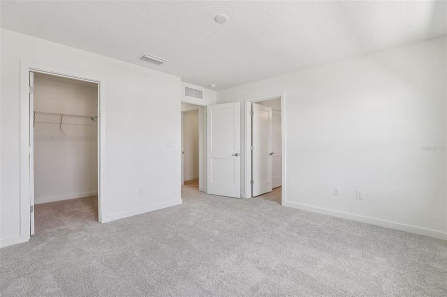 Spacious, unfurnished interior of a new home in Trinity Place, St. Cloud (Image 33).