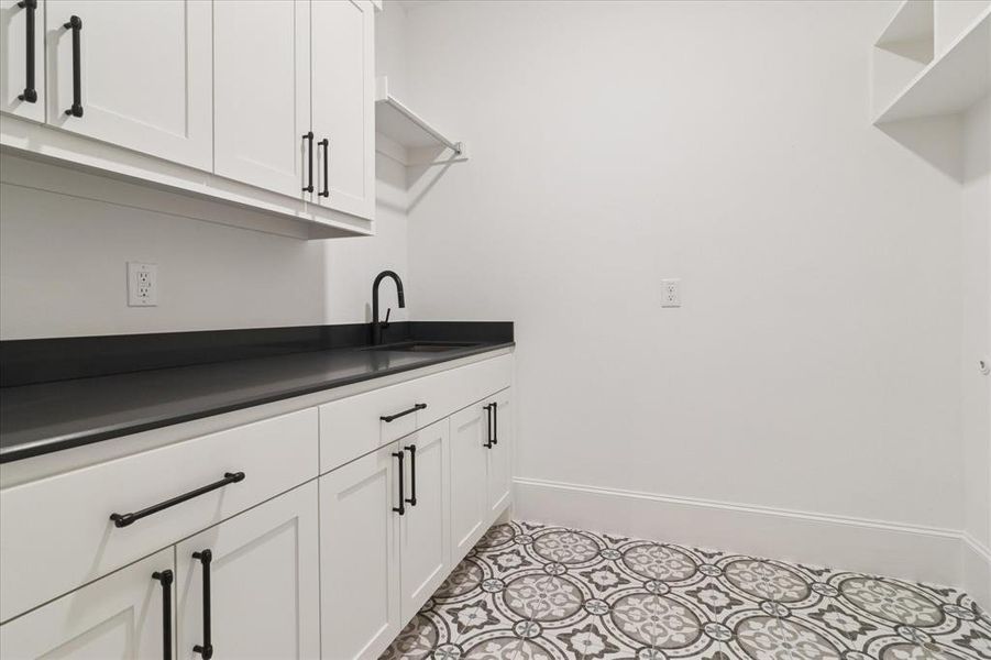 Furnished interior view inside a new home in , Dallas (Image 14).