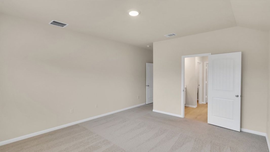 Spacious, unfurnished interior of a new home in Bar W Ranch, Leander (Image 20).