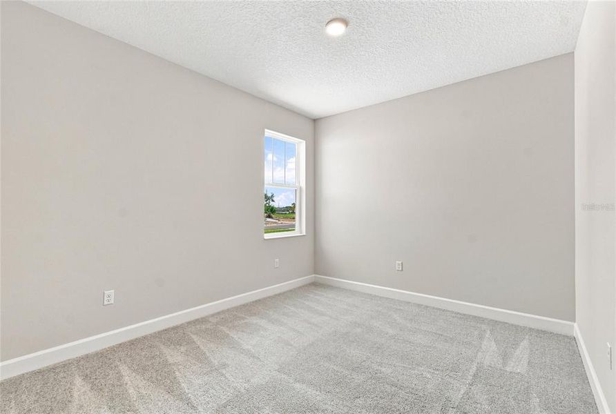 Spacious, unfurnished interior of a new home in Willow Run, Apopka (Image 9).