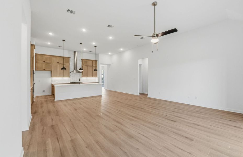 Spacious, unfurnished interior of a new home in 6 Creeks, Kyle (Image 35).