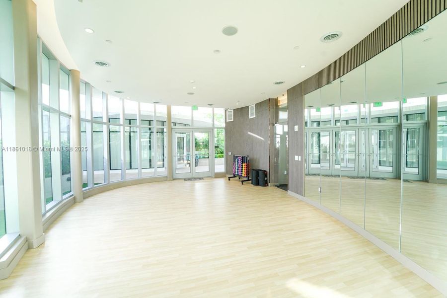 Spacious, unfurnished interior of a new home in Aria Reserve, Miami (Image 16). Spacious, unfurnished interior of a new home in Aria Reserve, Miami (Image 16).
