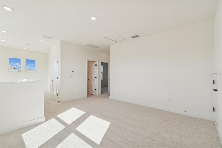 Spacious, unfurnished interior of a new home in Chapel Crossings - Garden Series, Wesley Chapel (Image 28). Spacious, unfurnished interior of a new home in Chapel Crossings - Garden Series, Wesley Chapel (Image 28).