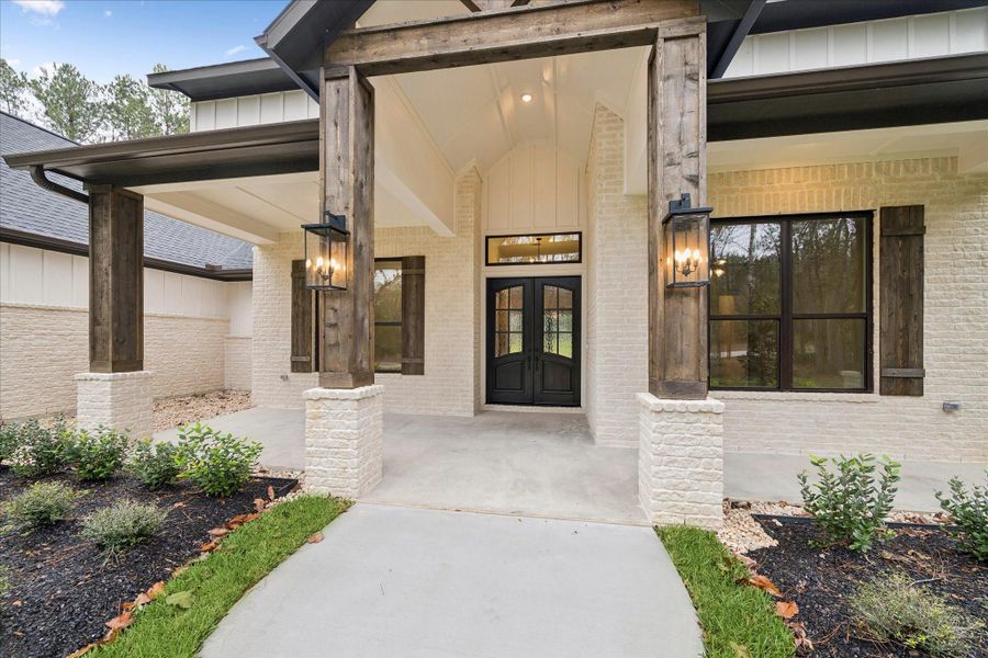 Exterior details and patio area of a home in , Huntsville (Image 22).