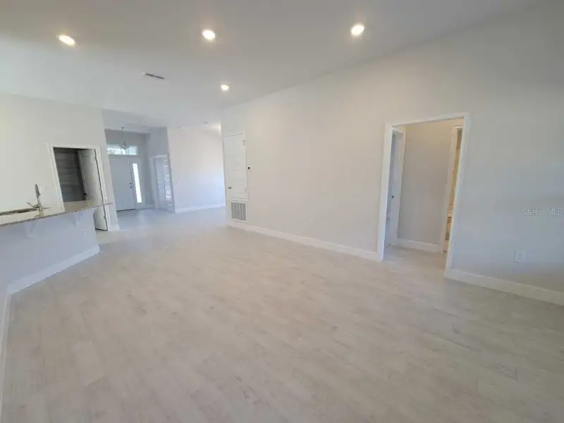 Spacious, unfurnished interior of a new home in Ocala Crossings South, Ocala (Image 7). Spacious, unfurnished interior of a new home in Ocala Crossings South, Ocala (Image 7).