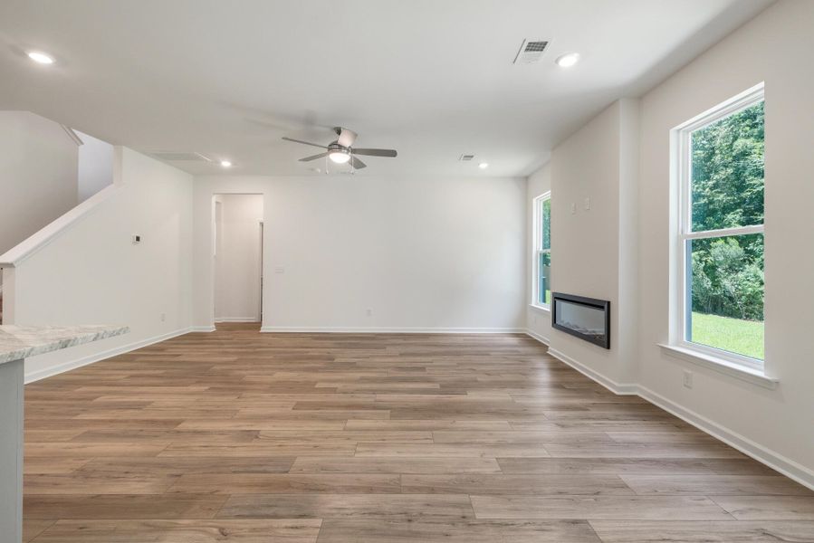 Spacious, unfurnished interior of a new home in Oakley Pointe, Moncks Corner (Image 26).