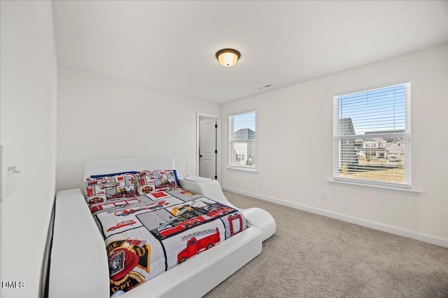 37-2A1A1229 kid bedroom