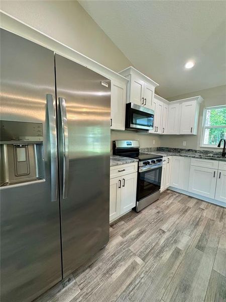 Furnished interior view inside a new home in , Dunnellon (Image 4).