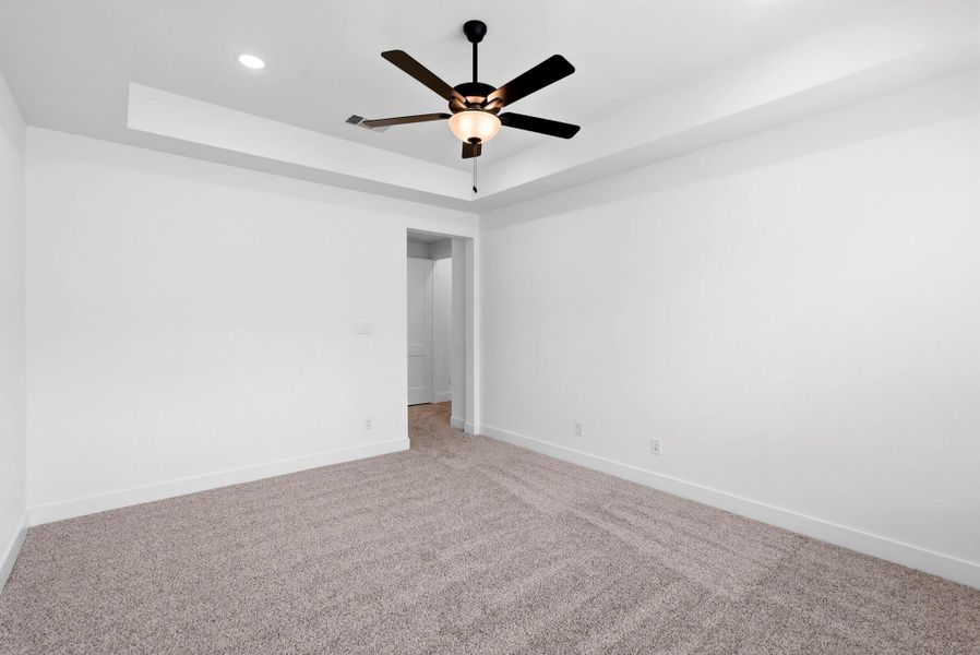 Spacious, unfurnished interior of a new home in Wood Leaf Reserve, Tomball (Image 22).