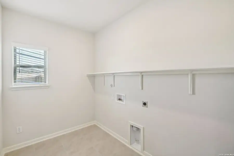 Spacious, unfurnished interior of a new home in , San Antonio (Image 16).