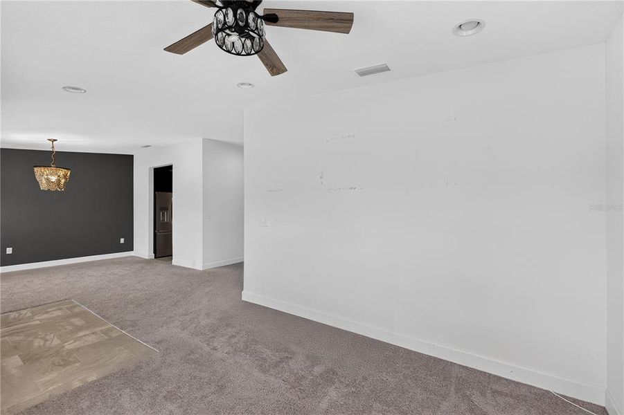 Spacious, unfurnished interior of a new home in , Sebring (Image 18).