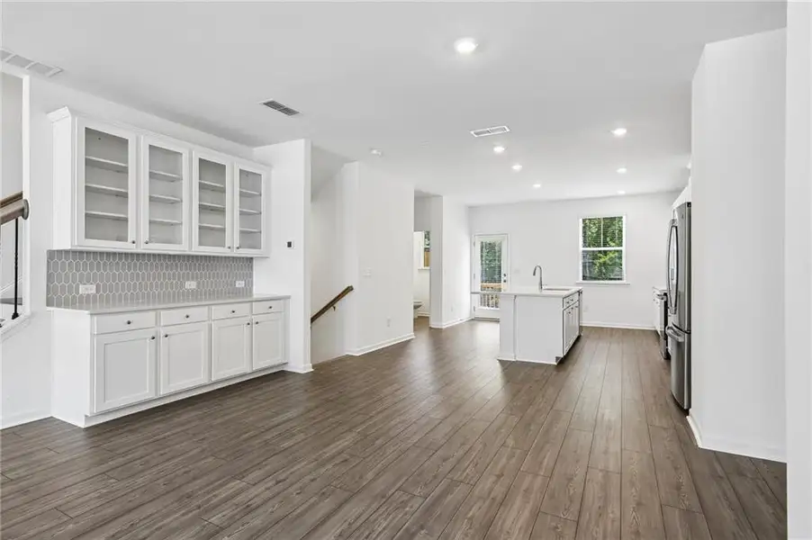Spacious, unfurnished interior of a new home in Alder Creek, Cumming (Image 27).