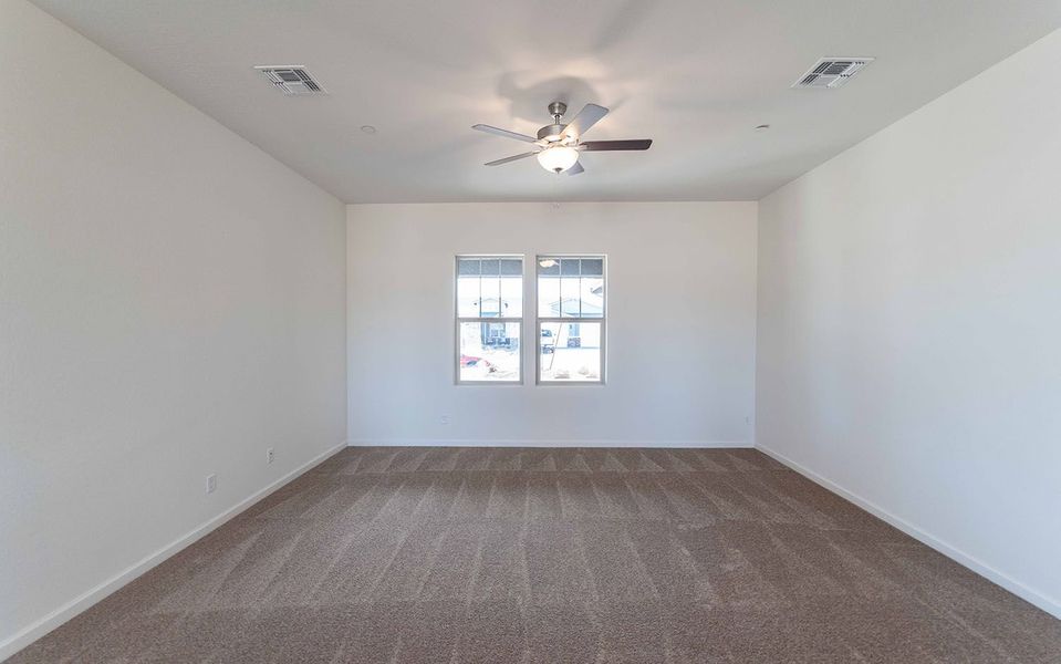 Spacious, unfurnished interior of a new home in Heritage Pointe, Chino Valley (Image 10).
