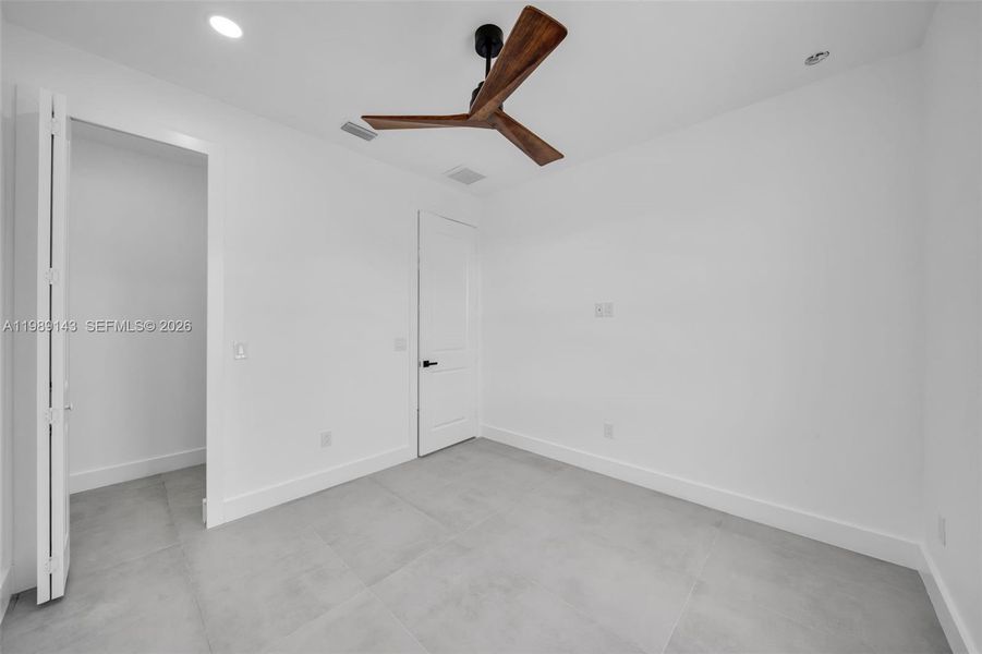Spacious, unfurnished interior of a new home in , Cape Coral (Image 28).