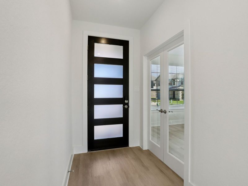 Spacious, unfurnished interior of a new home in Arcadia Ridge - Classic Series, San Antonio (Image 20).