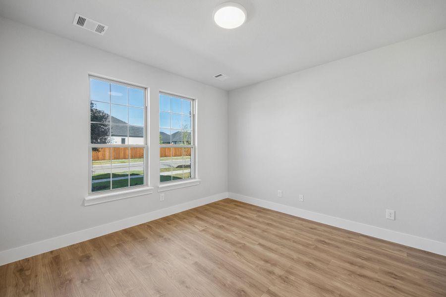 Spacious, unfurnished interior of a new home in Dove Hollow, Waxahachie (Image 20). Spacious, unfurnished interior of a new home in Dove Hollow, Waxahachie (Image 20).