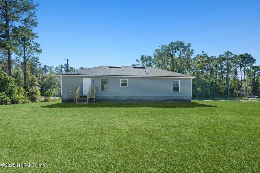 Exterior details and patio area of a home in , Keystone Heights (Image 12).