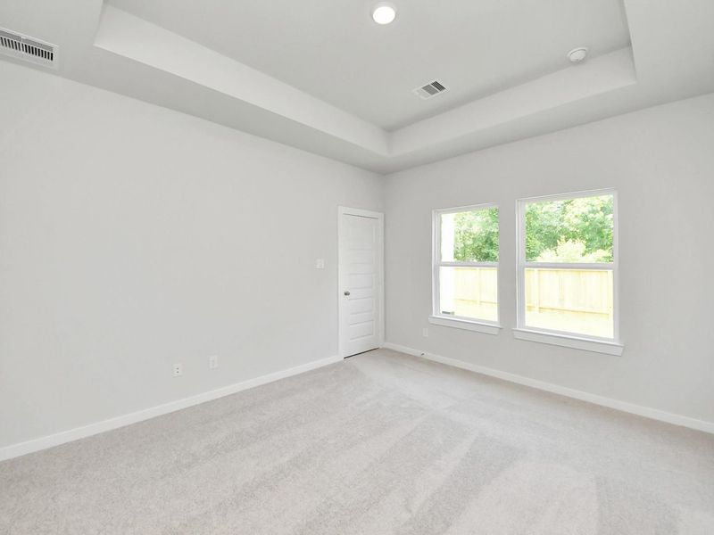 Spacious, unfurnished interior of a new home in Caney Creek Place, Conroe (Image 25).
