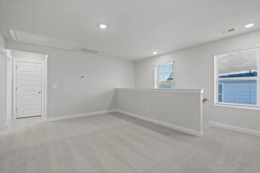 Spacious, unfurnished interior of a new home in Creek Ridge - Heritage Collection, Spartanburg (Image 12).