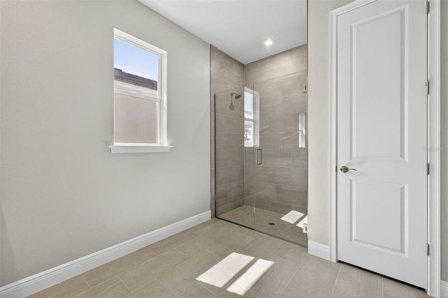 Spacious, unfurnished interior of a new home in Wellen Park, Venice (Image 18).