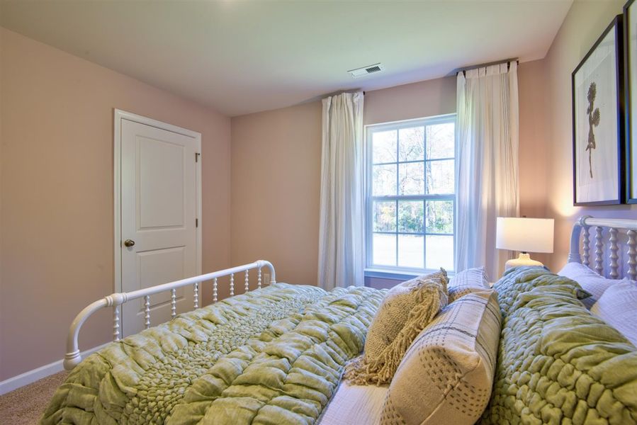 Representative furnished interior of a home built from the HAYDEN by D.R. Horton in Raven Ridge, Lexington (Image 37).