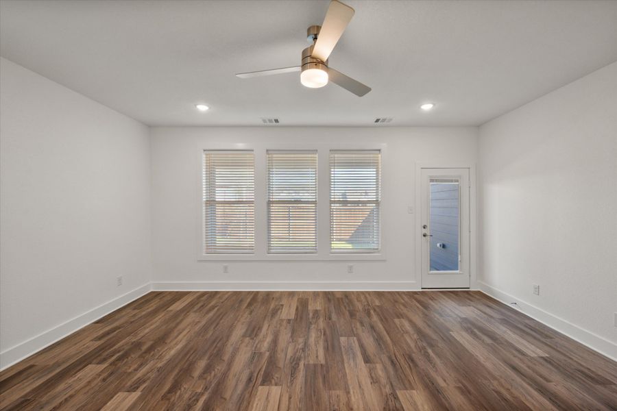 Spacious, unfurnished interior of a new home in Heritage Towne, Midlothian (Image 45).