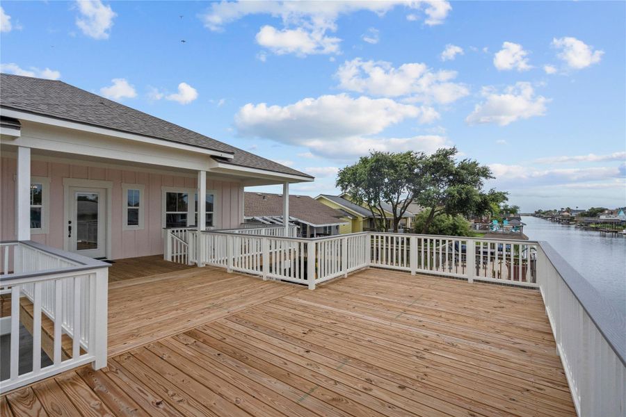 Exterior details and patio area of a home in , Bayou Vista (Image 29).